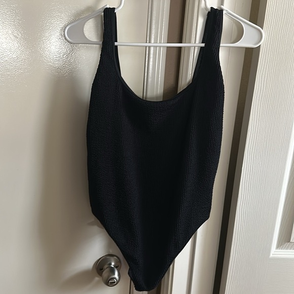 NWT Abercrombie & Fitch - Women's 90s Scoop neck Cheeky One-Piece Swimsuit - Picture 2 of 6